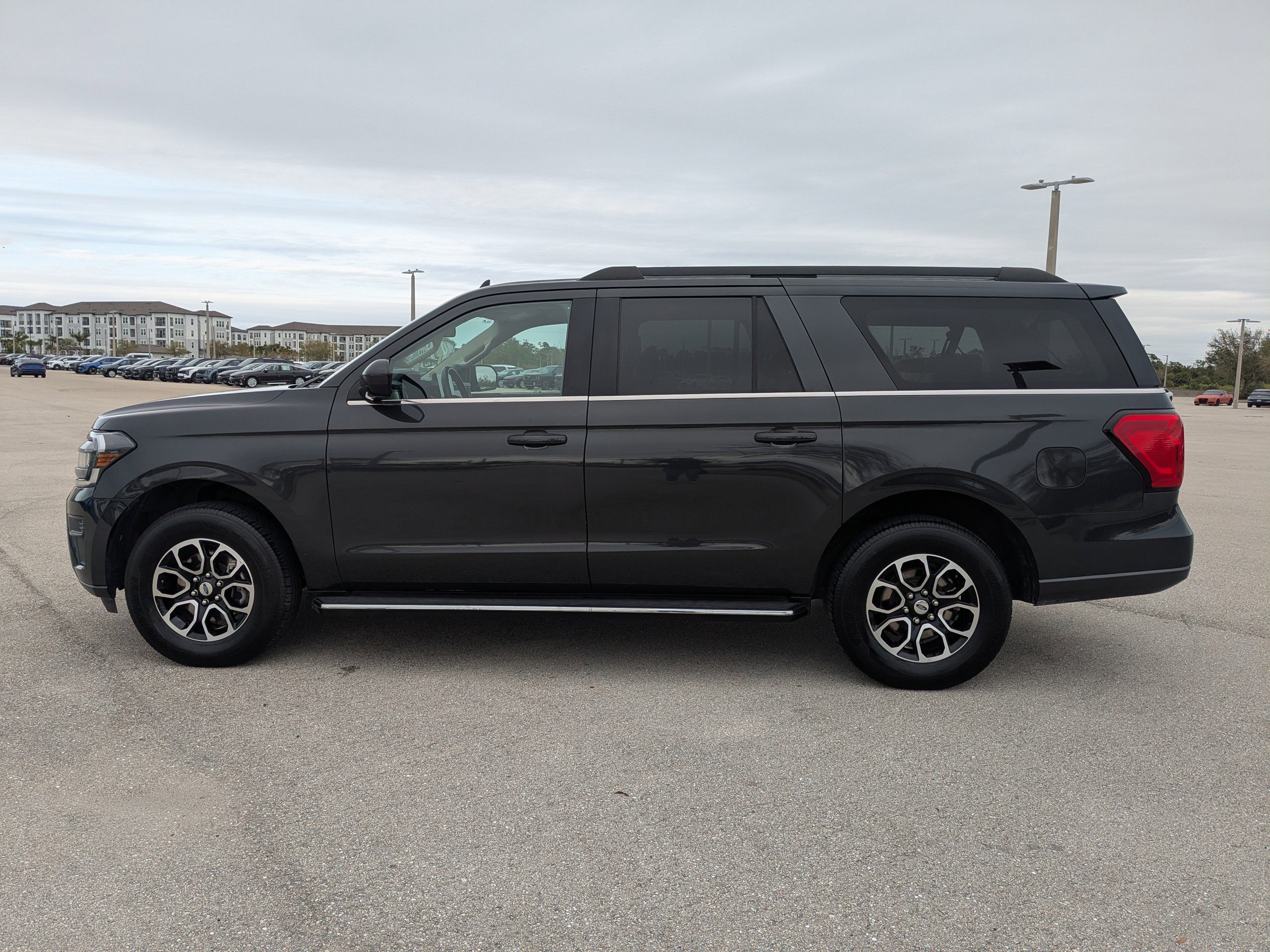 Used 2023 Ford Expedition Max XLT image 8