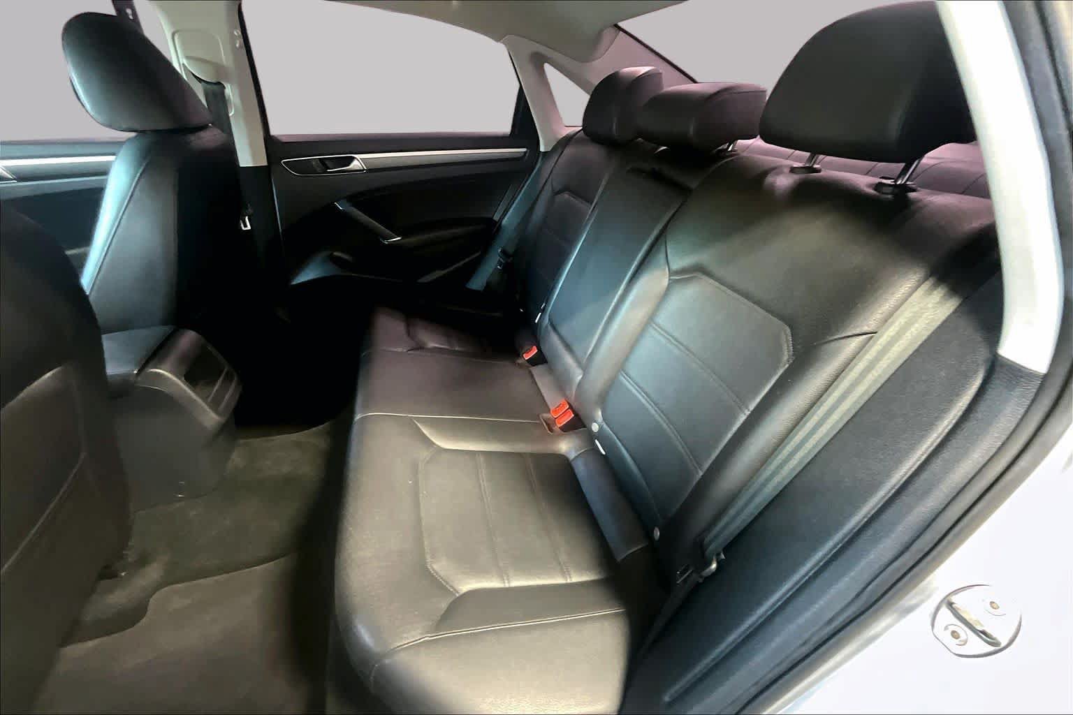 Used 2017 Volkswagen Passat 1.8T R-Line FWD image 21