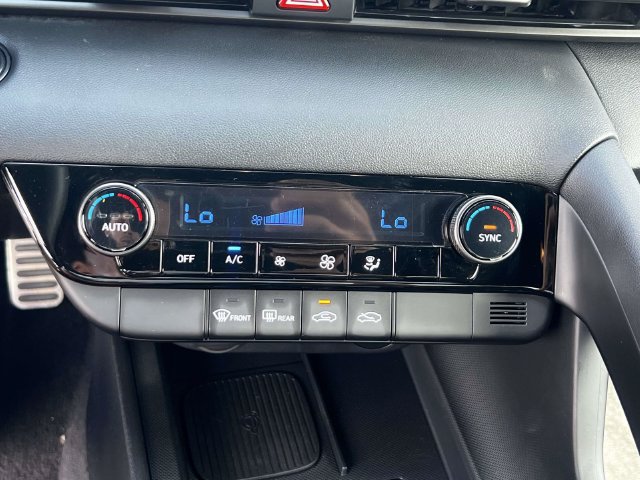 Certified 2025 Hyundai Elantra Sport FWD image 28