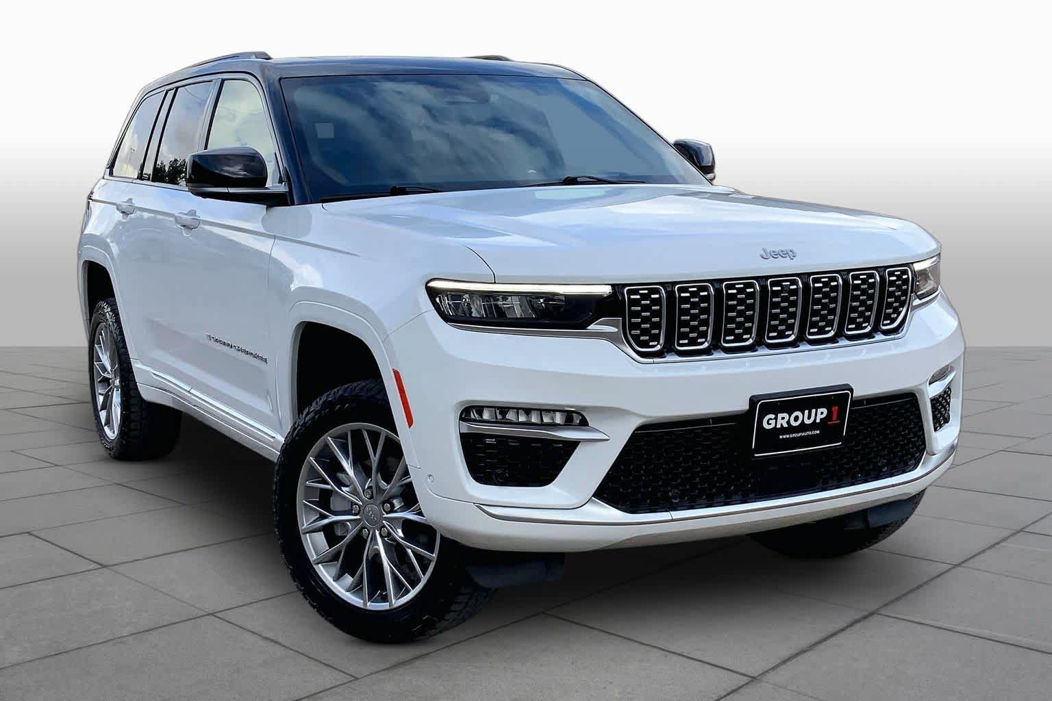 Used 2024 Jeep Grand Cherokee Summit w/ Adv Protech Group IV AWD/4WD image 3