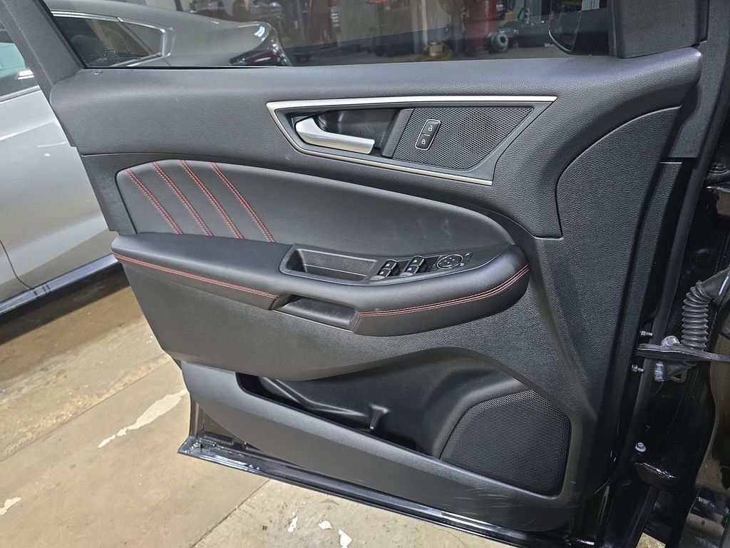 Used 2024 Ford Edge ST-Line image 27