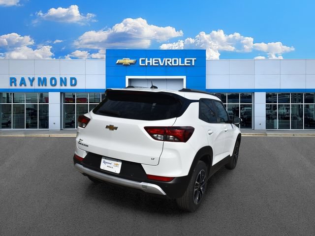 Used 2025 Chevrolet TrailBlazer LT w/ LT Cold Weather Package FWD image 3