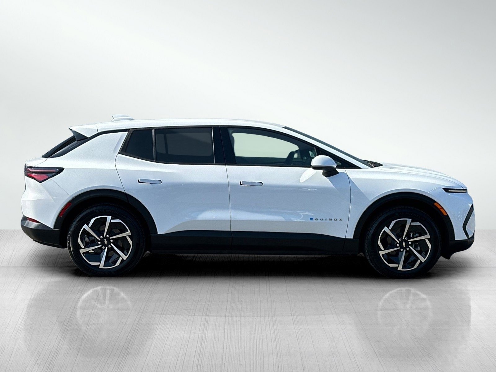 Used 2025 Chevrolet Equinox EV LT image 3