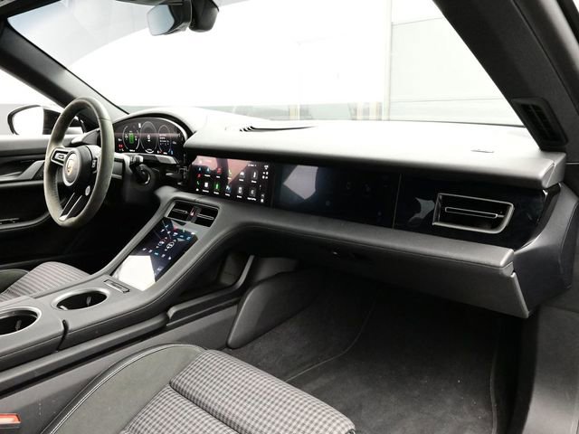 Certified 2025 Porsche Taycan image 18
