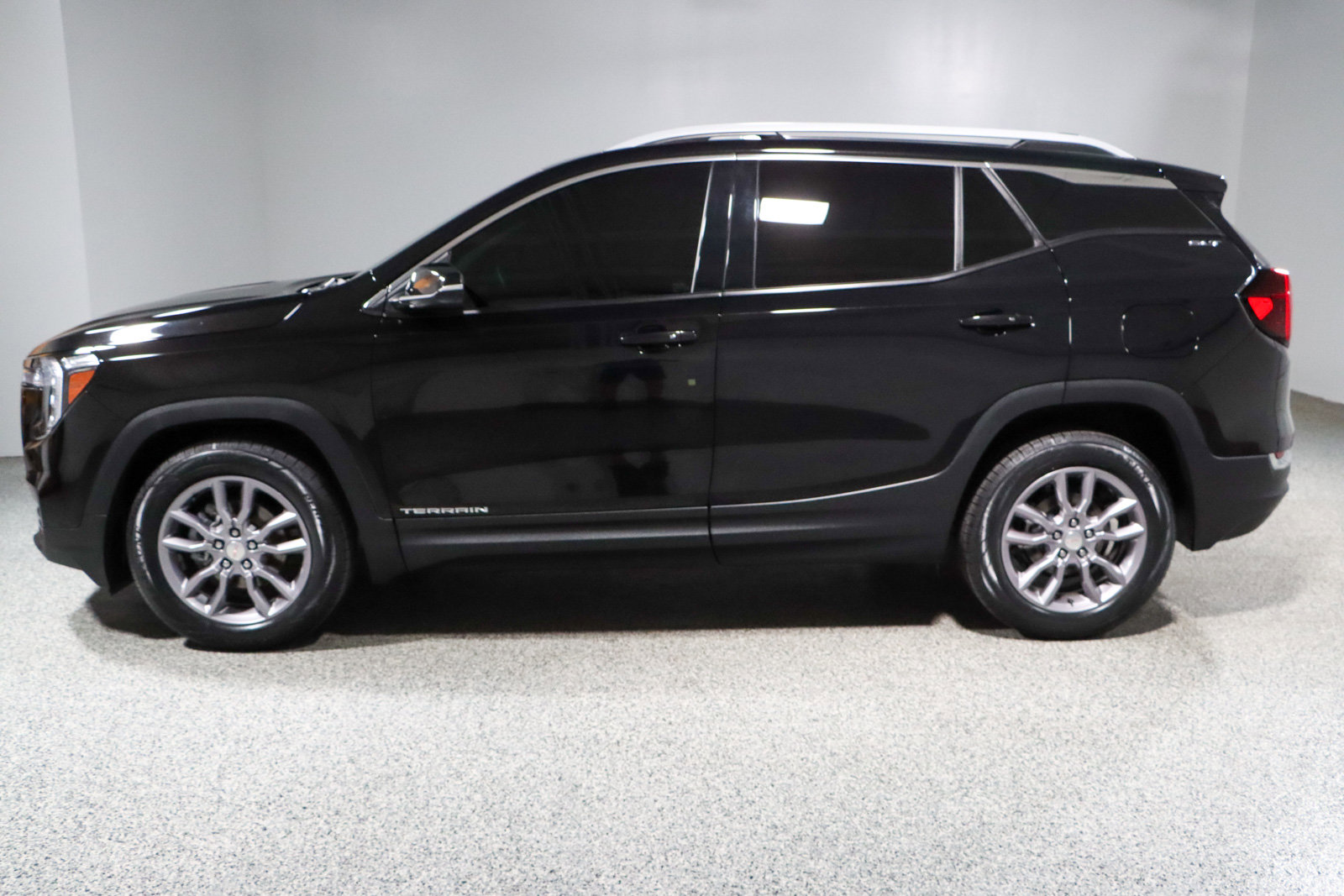 Used 2024 GMC Terrain SLT image 10