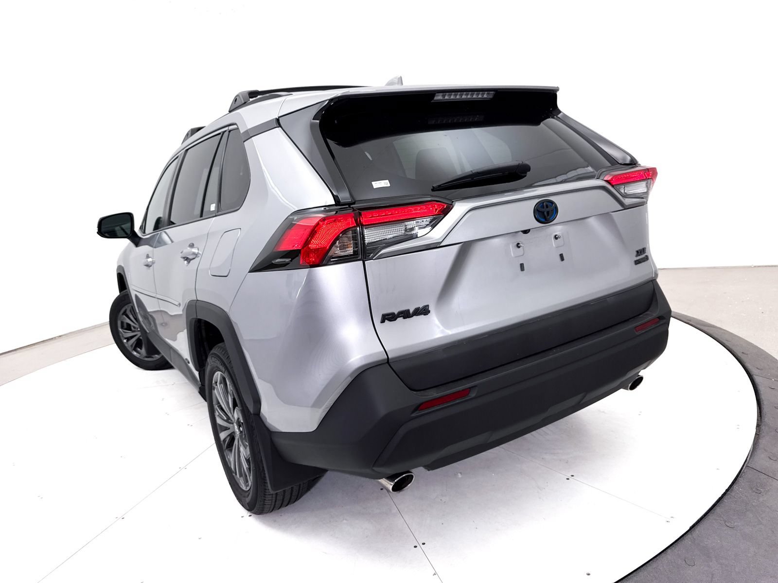 Used 2023 Toyota RAV4 XLE Premium AWD/4WD image 7