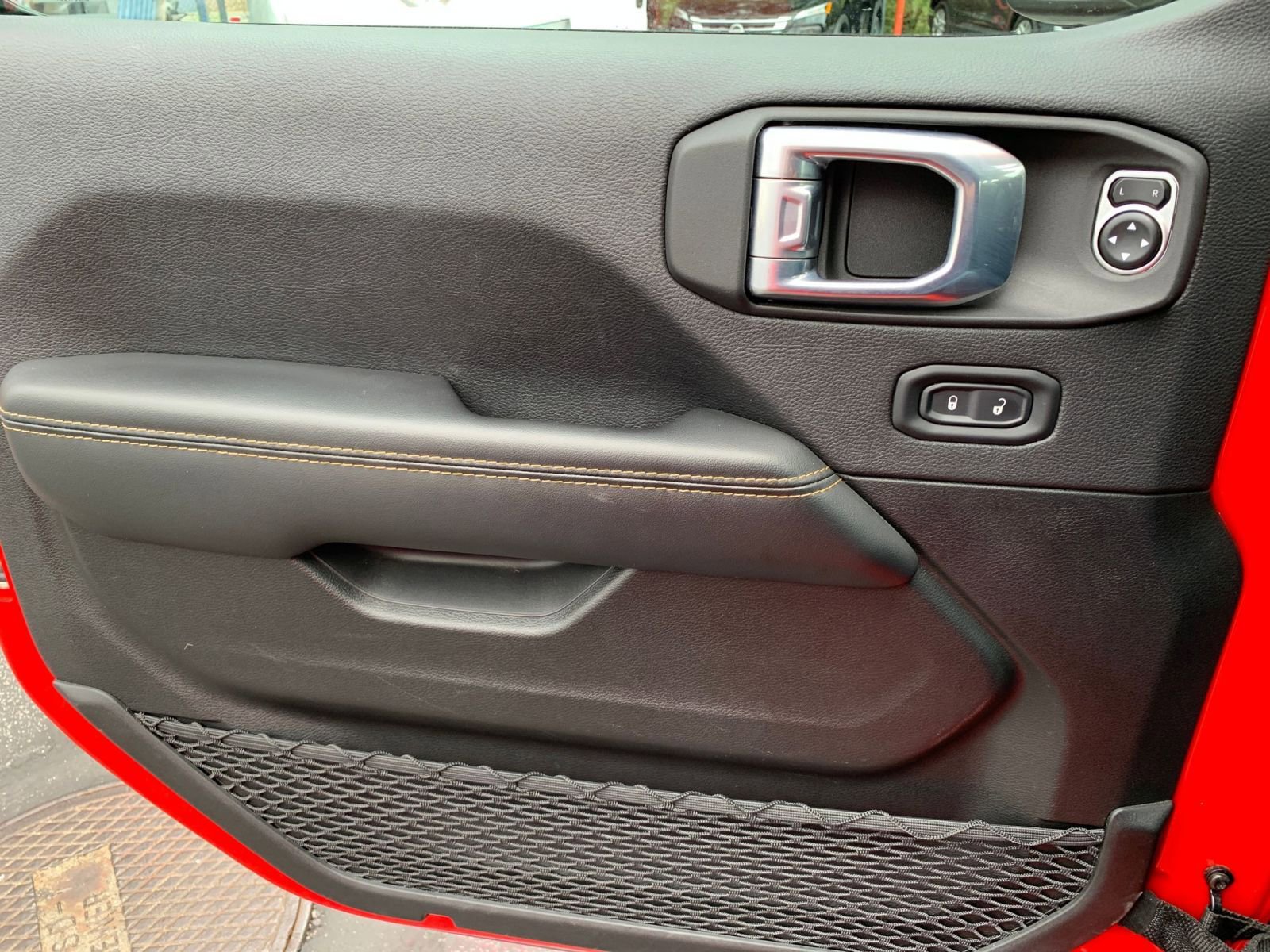 Used 2025 Jeep Wrangler Sahara image 20