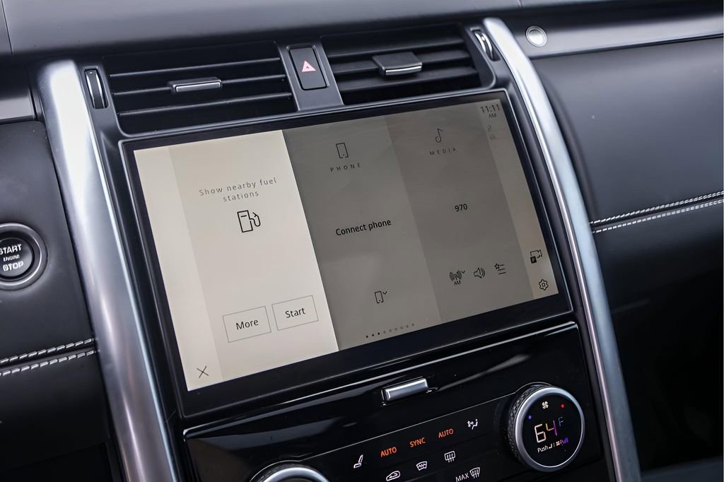 Used 2024 Land Rover Discovery Metropolitan Edition image 19