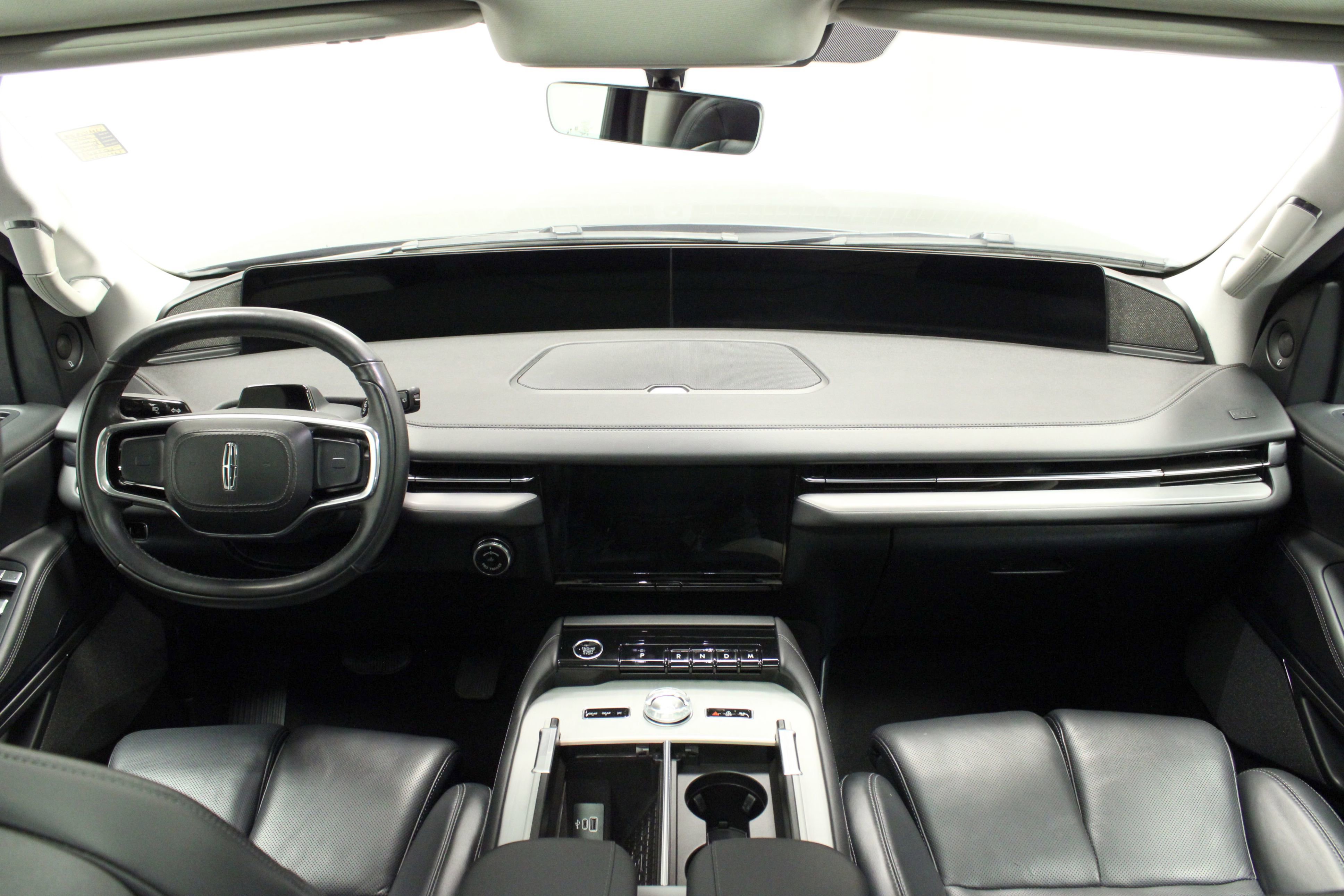 Used 2025 Lincoln Navigator Reserve image 24