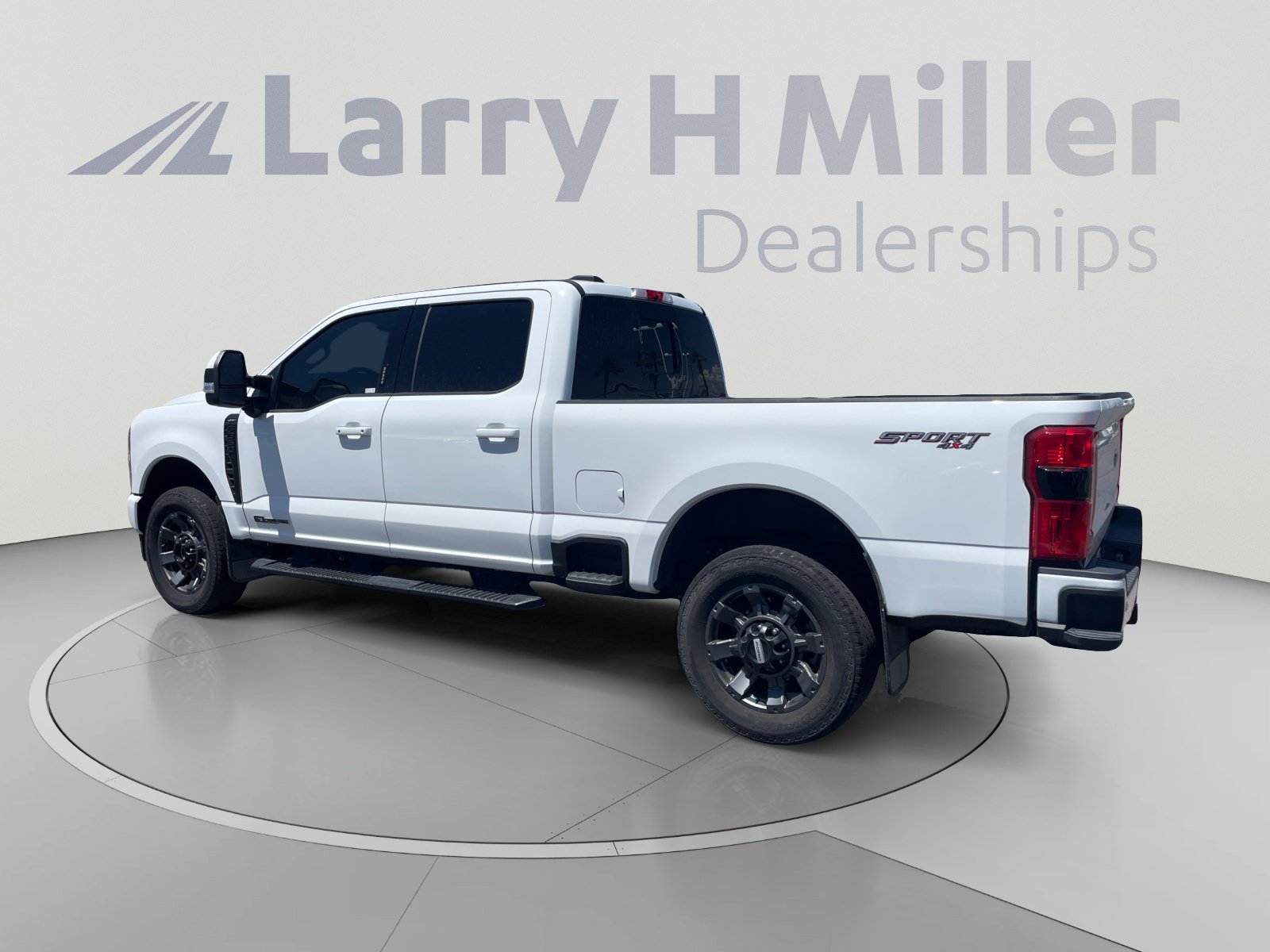 Used 2023 Ford F350 Lariat w/ Sport Appearance Package AWD/4WD image 3