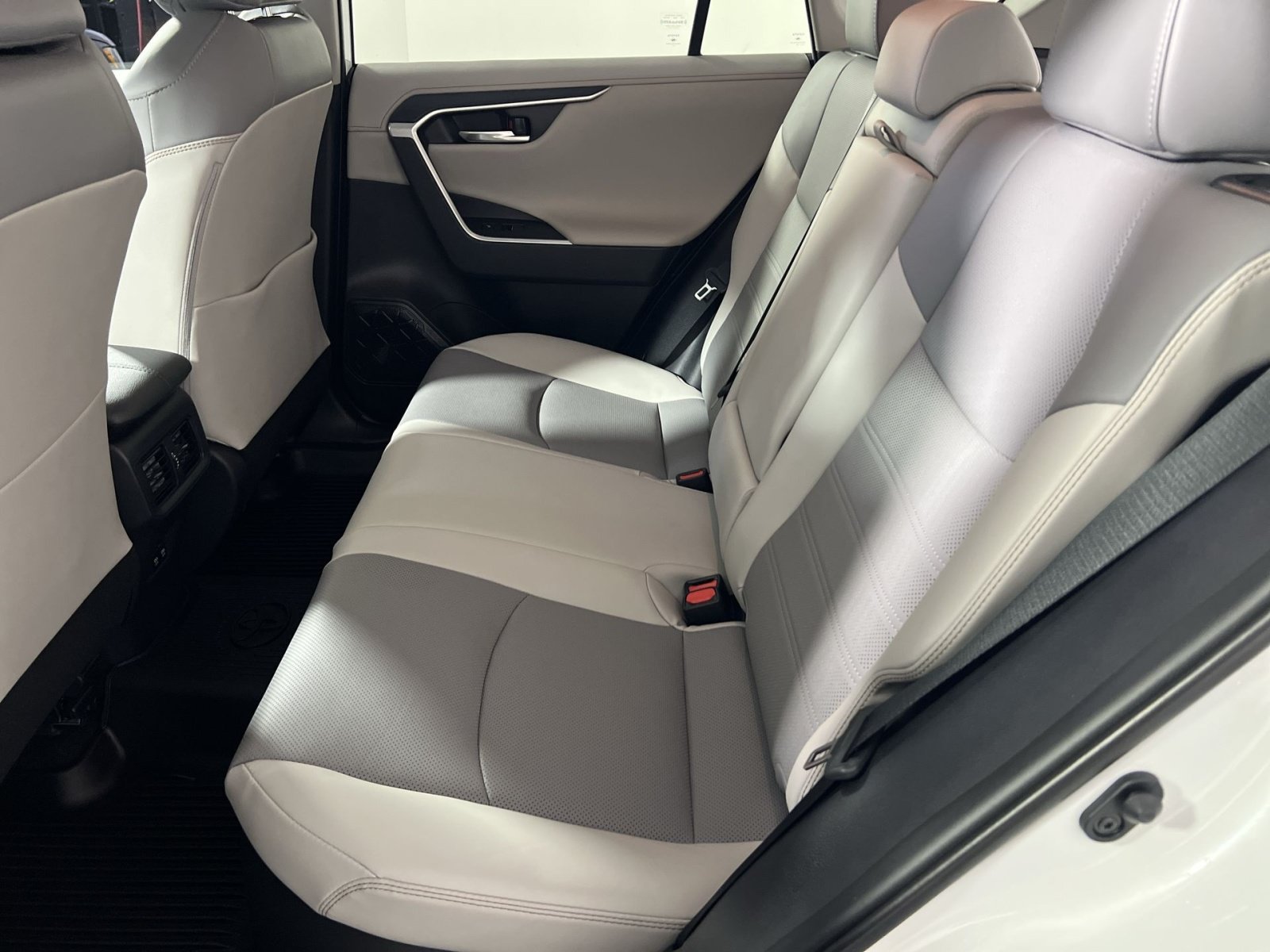 Used 2019 Toyota RAV4 Limited AWD/4WD image 25