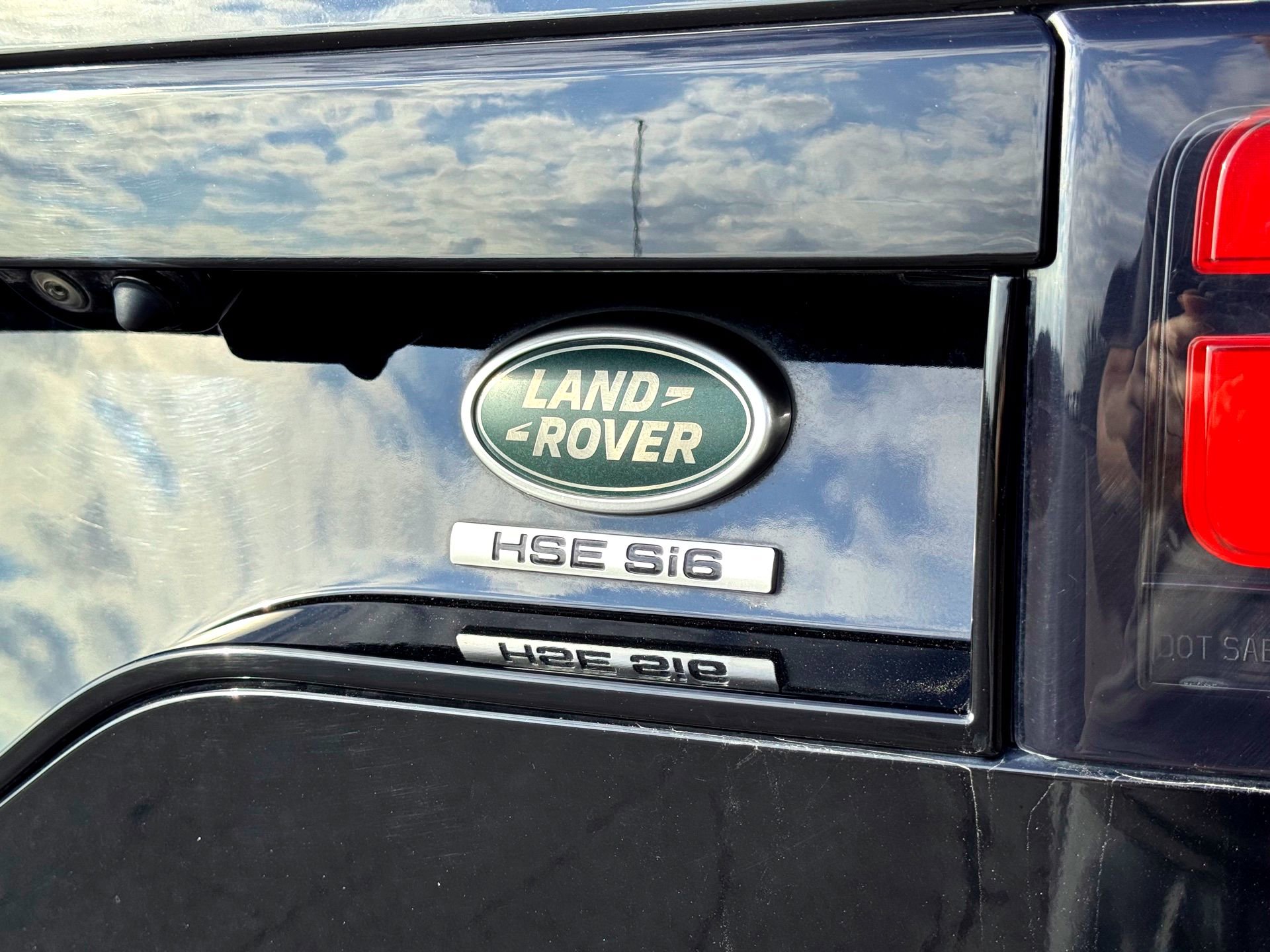 Used 2018 Land Rover Discovery HSE image 8