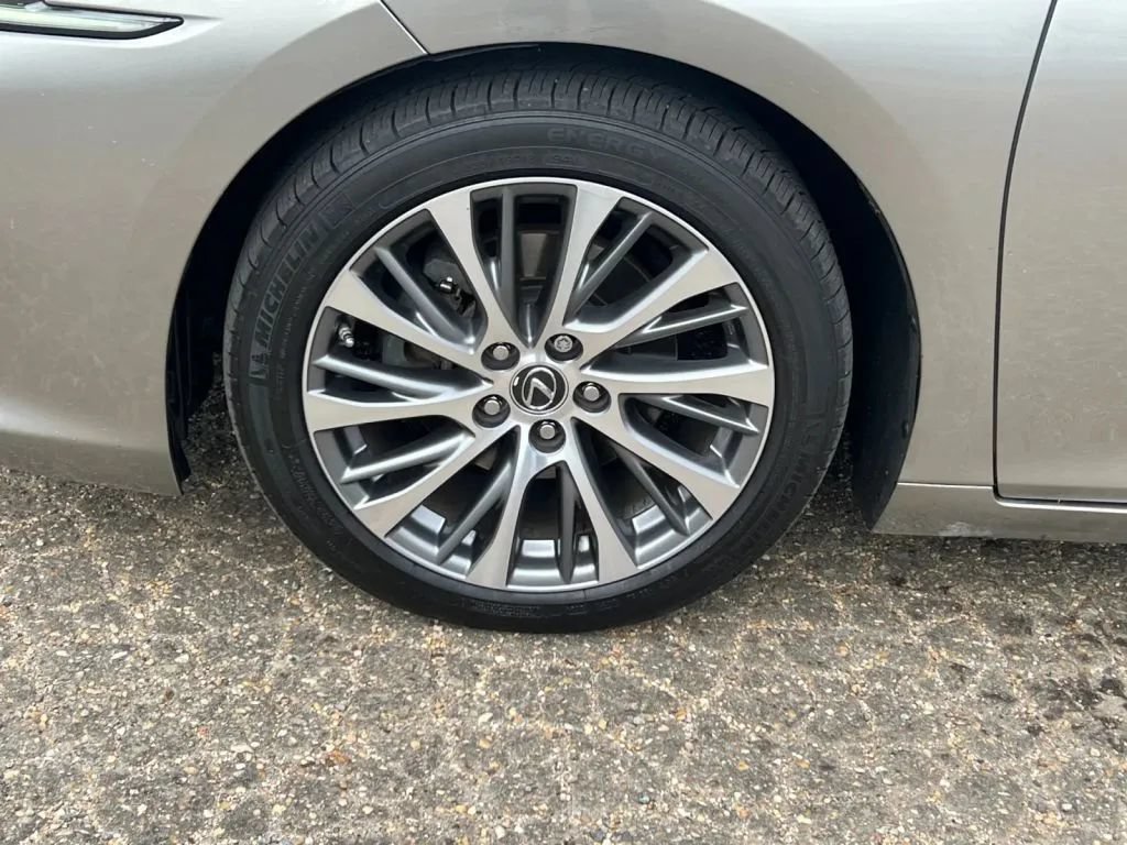 Used 2019 Lexus ES 350 w/ Premium Package FWD image 30