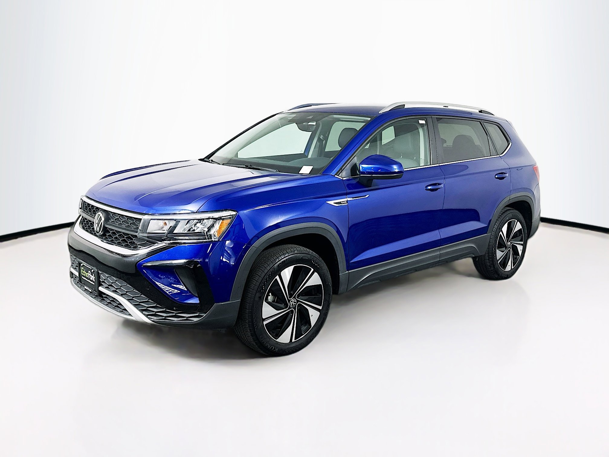 Used 2024 Volkswagen Taos SE image 3