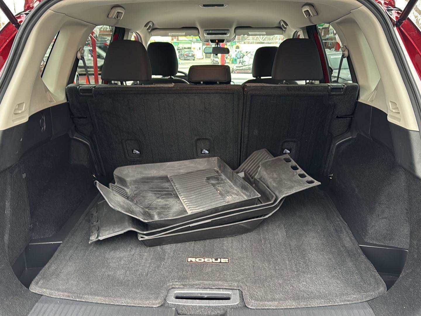 Used 2021 Nissan Rogue SV image 30