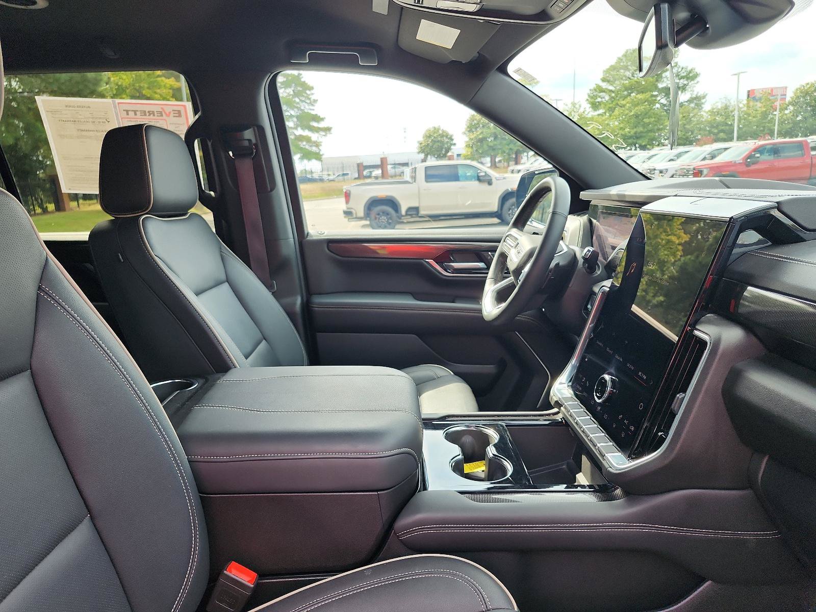 Certified 2025 GMC Yukon Elevation w/ LPO, Yukon Black Package AWD/4WD image 8
