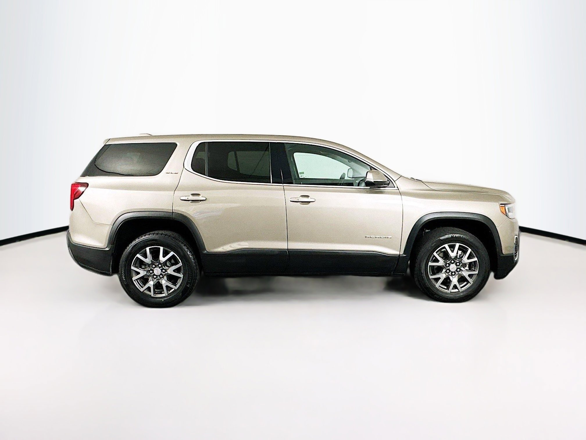 Used 2023 GMC Acadia SLE image 10