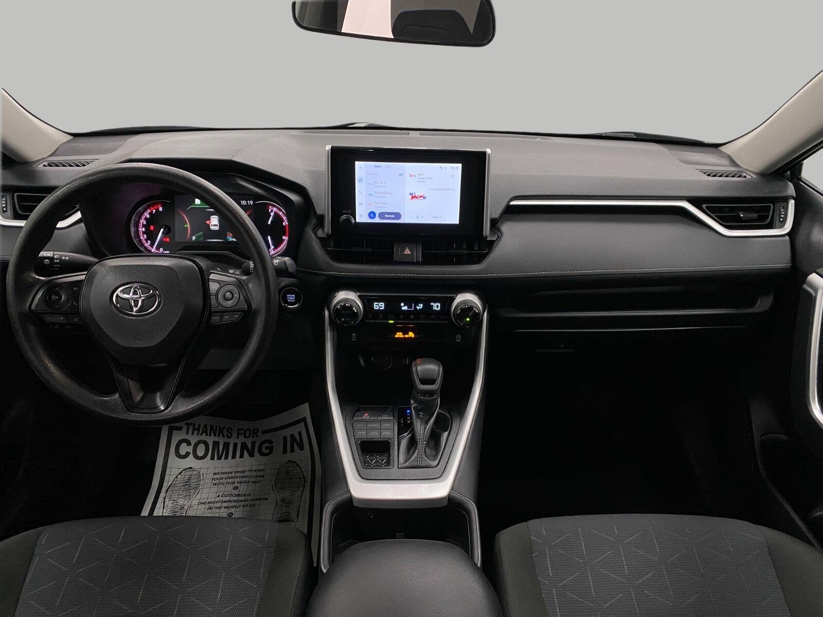 Used 2025 Toyota RAV4 XLE AWD/4WD image 20