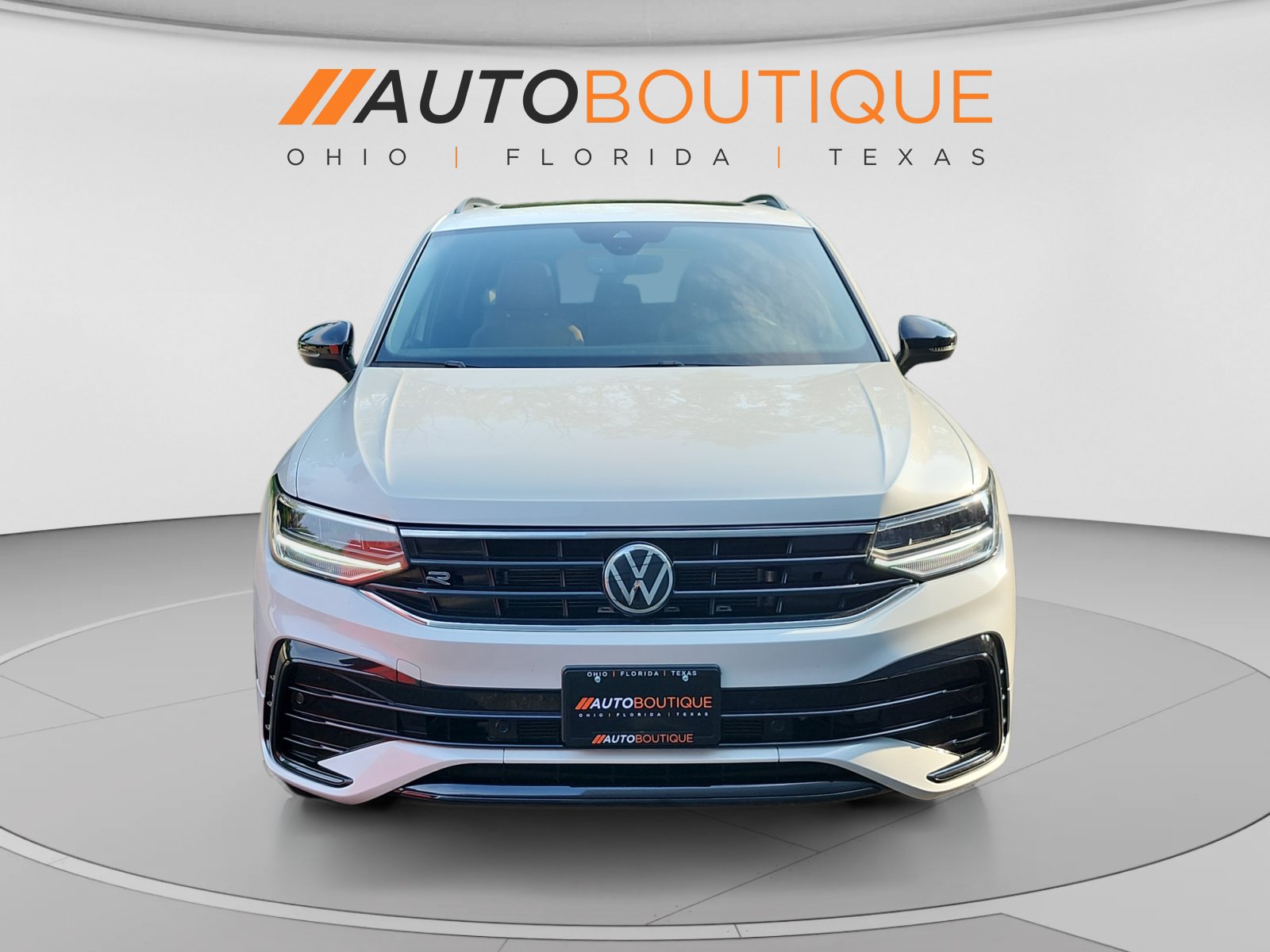 Used 2024 Volkswagen Tiguan SE R-Line w/ MDO Package, Two-Row AWD/4WD image 8