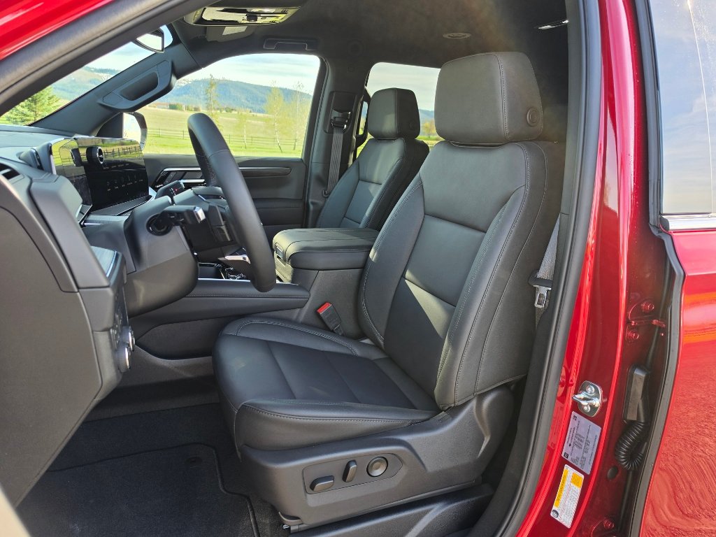 New 2026 Chevrolet Suburban LT w/ Comfort Package AWD/4WD image 9