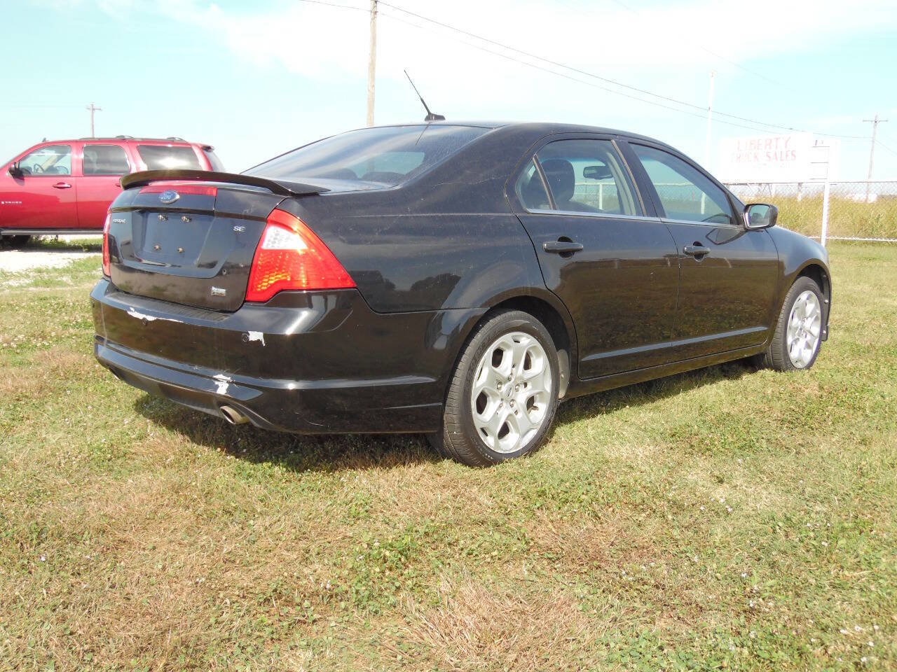 Used 2010 Ford Fusion SE image 2