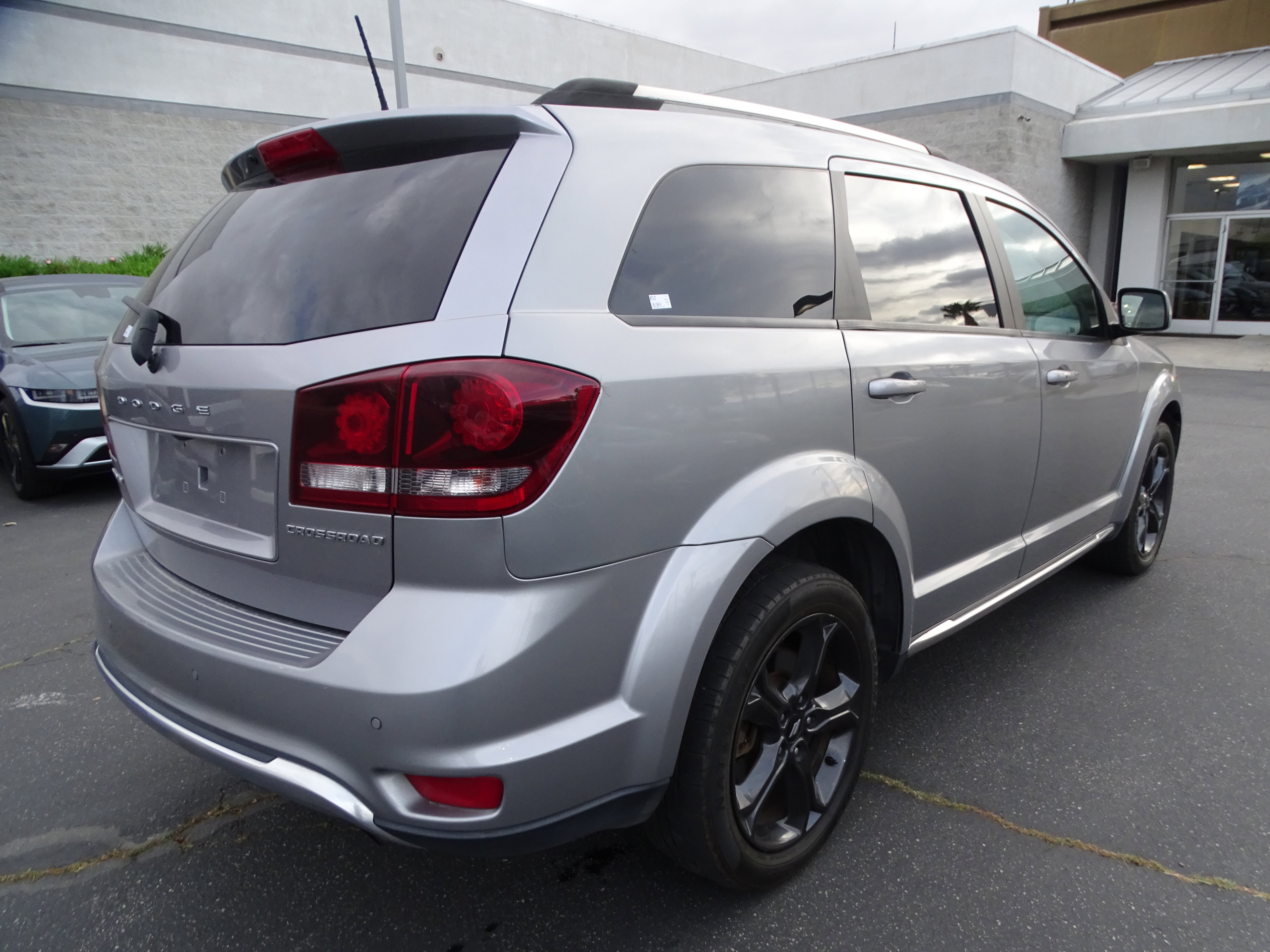 Used 2020 Dodge Journey Crossroad FWD image 4