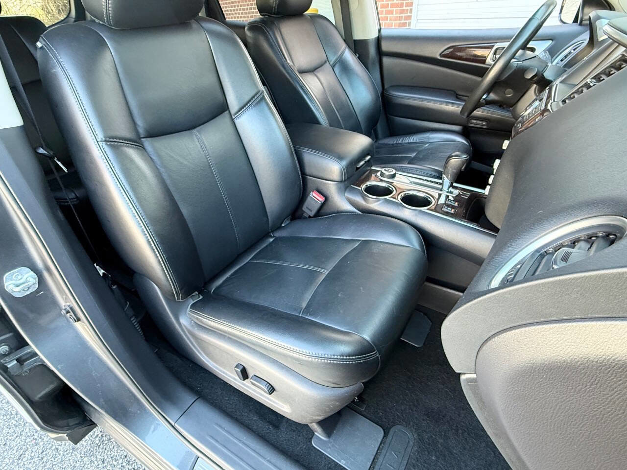 Used 2016 Nissan Pathfinder SL w/ SL Premium Package image 4