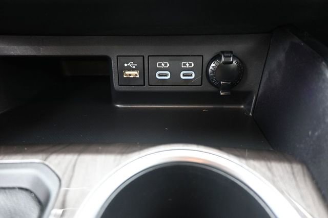 Used 2023 Toyota Highlander Limited FWD image 3