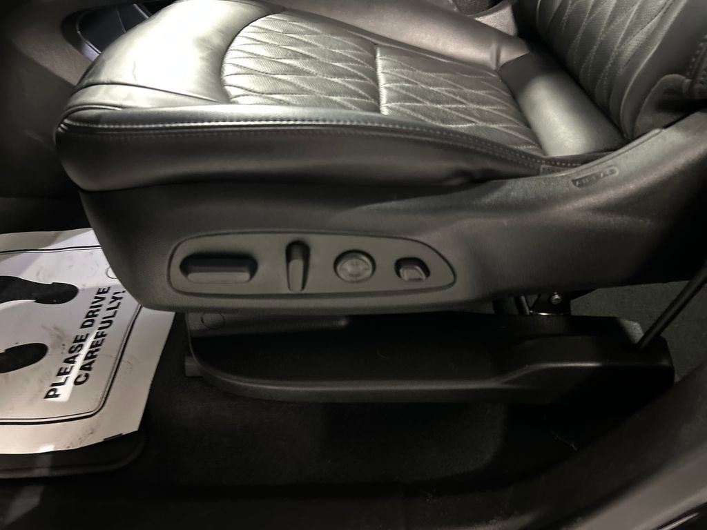 Used 2024 Buick Enclave Avenir w/ Avenir Technology Package image 13