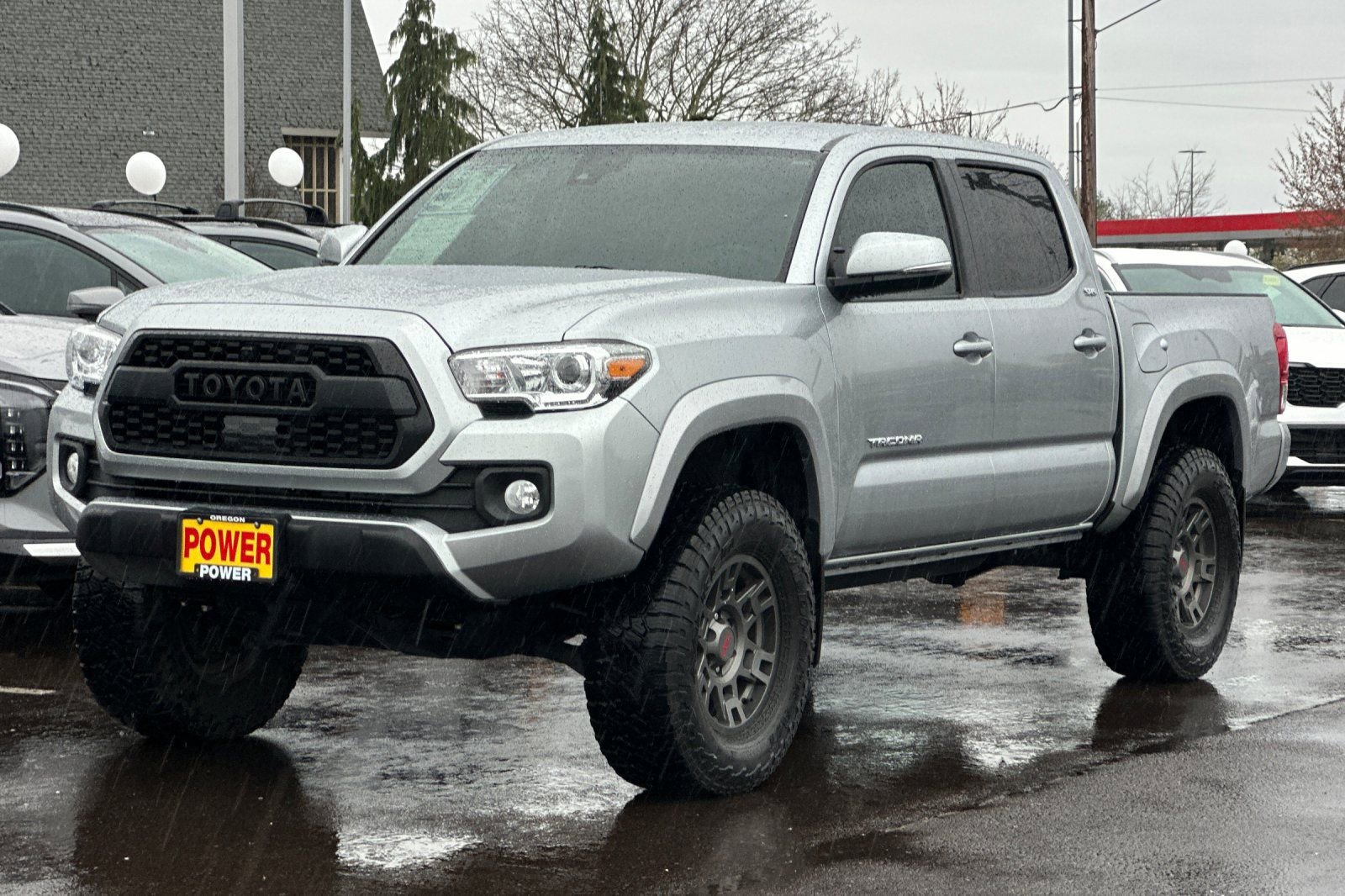Used 2022 Toyota Tacoma SR5 w/ Technology Package image 8