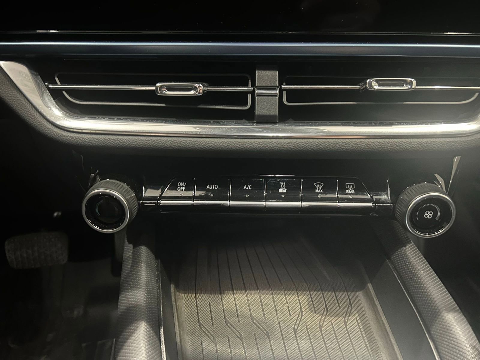 Used 2024 Chevrolet Equinox EV LT image 15