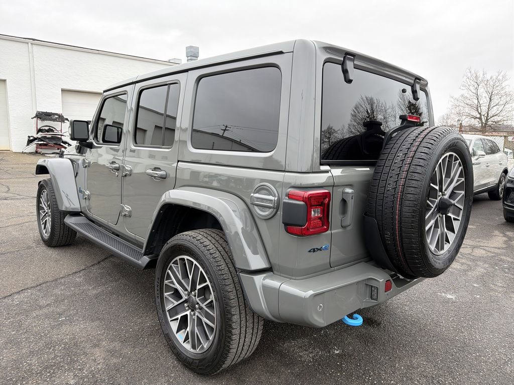 Used 2022 Jeep Wrangler Unlimited Sahara AWD/4WD image 3