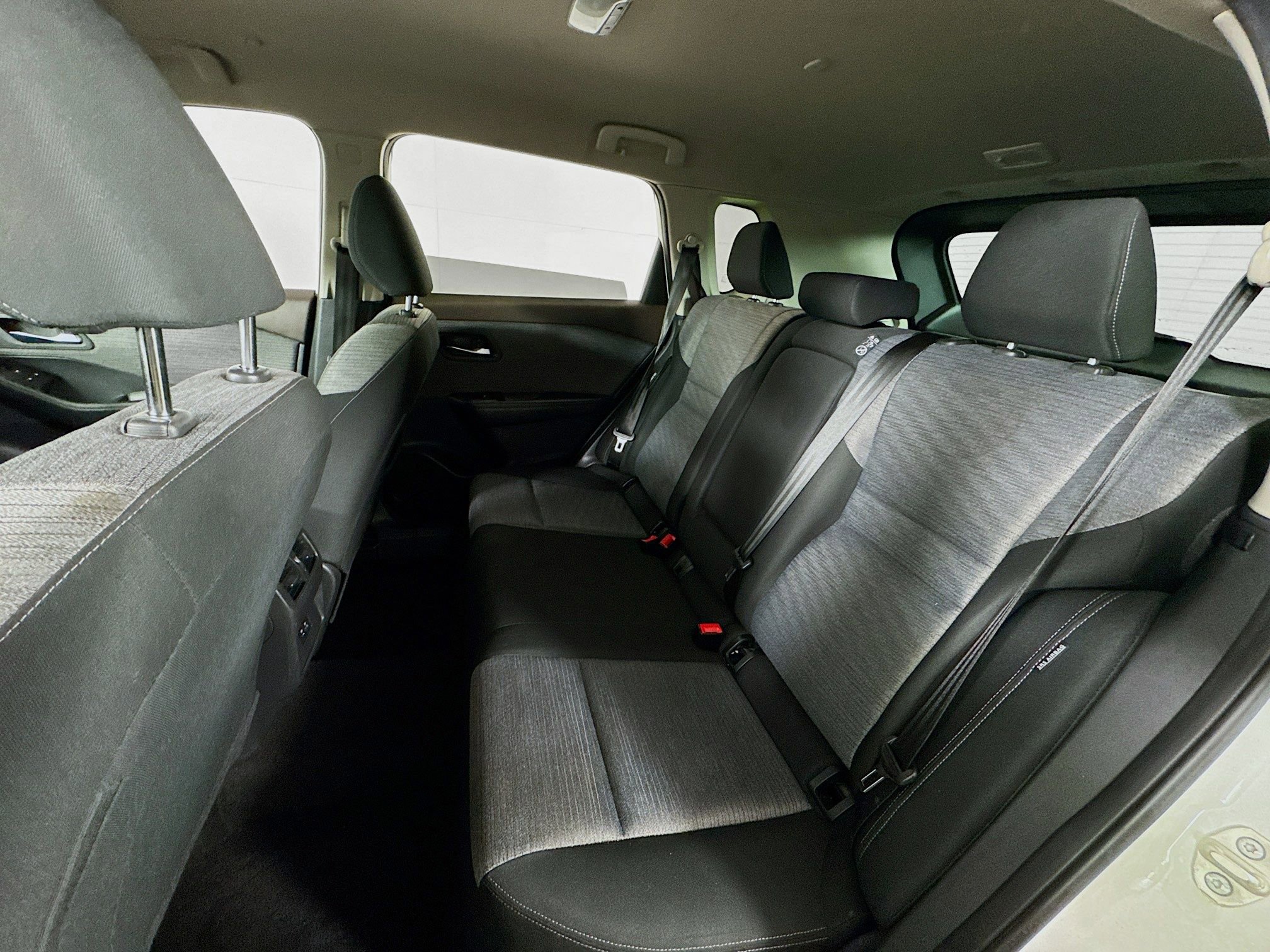 Used 2023 Nissan Rogue SV image 17