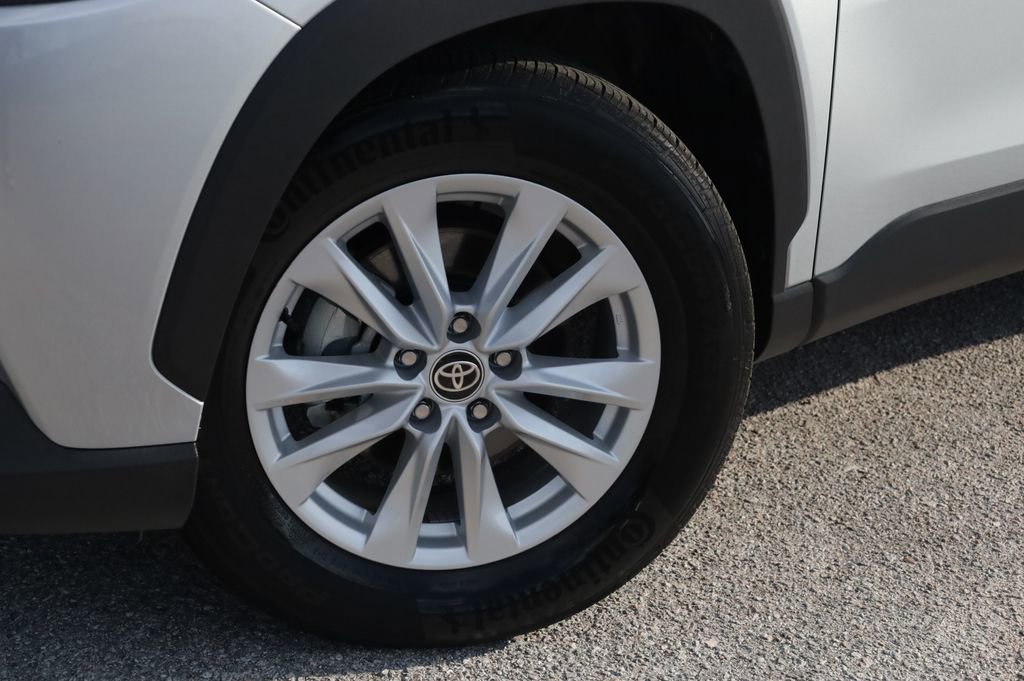 Used 2023 Toyota Corolla Cross LE image 17