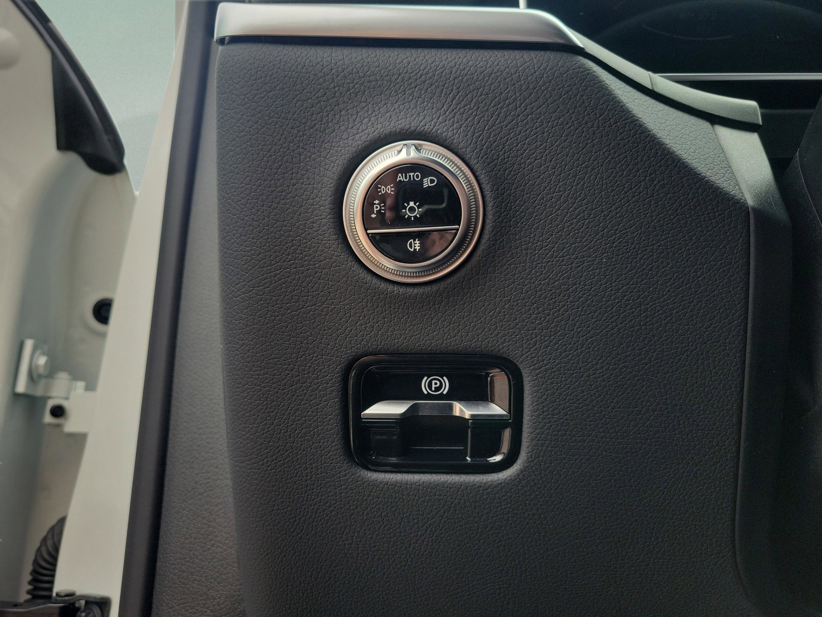 Certified 2025 Mercedes-Benz GLC 300 image 24