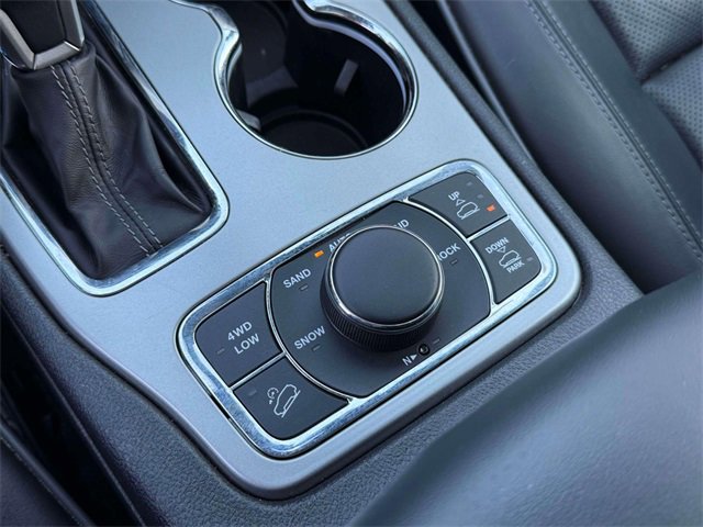 Used 2020 Jeep Grand Cherokee Overland image 12