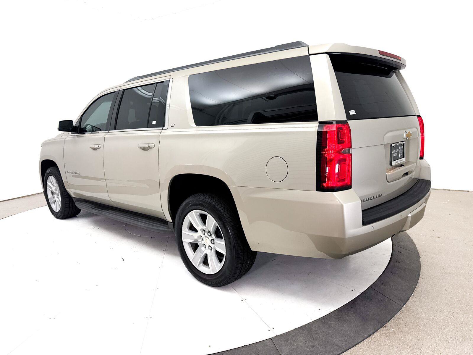 Used 2015 Chevrolet Suburban LT w/ Luxury Package RWD image 12