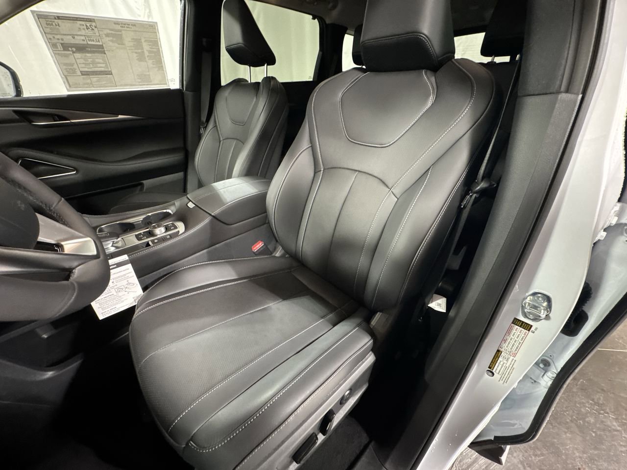 New 2026 INFINITI QX60 Luxe w/ Cargo Package AWD/4WD image 17