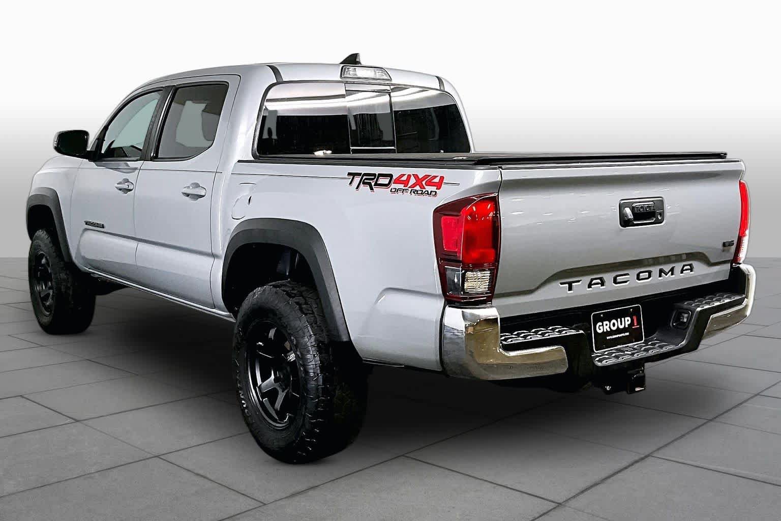 Used 2019 Toyota Tacoma TRD Off-Road AWD/4WD image 11