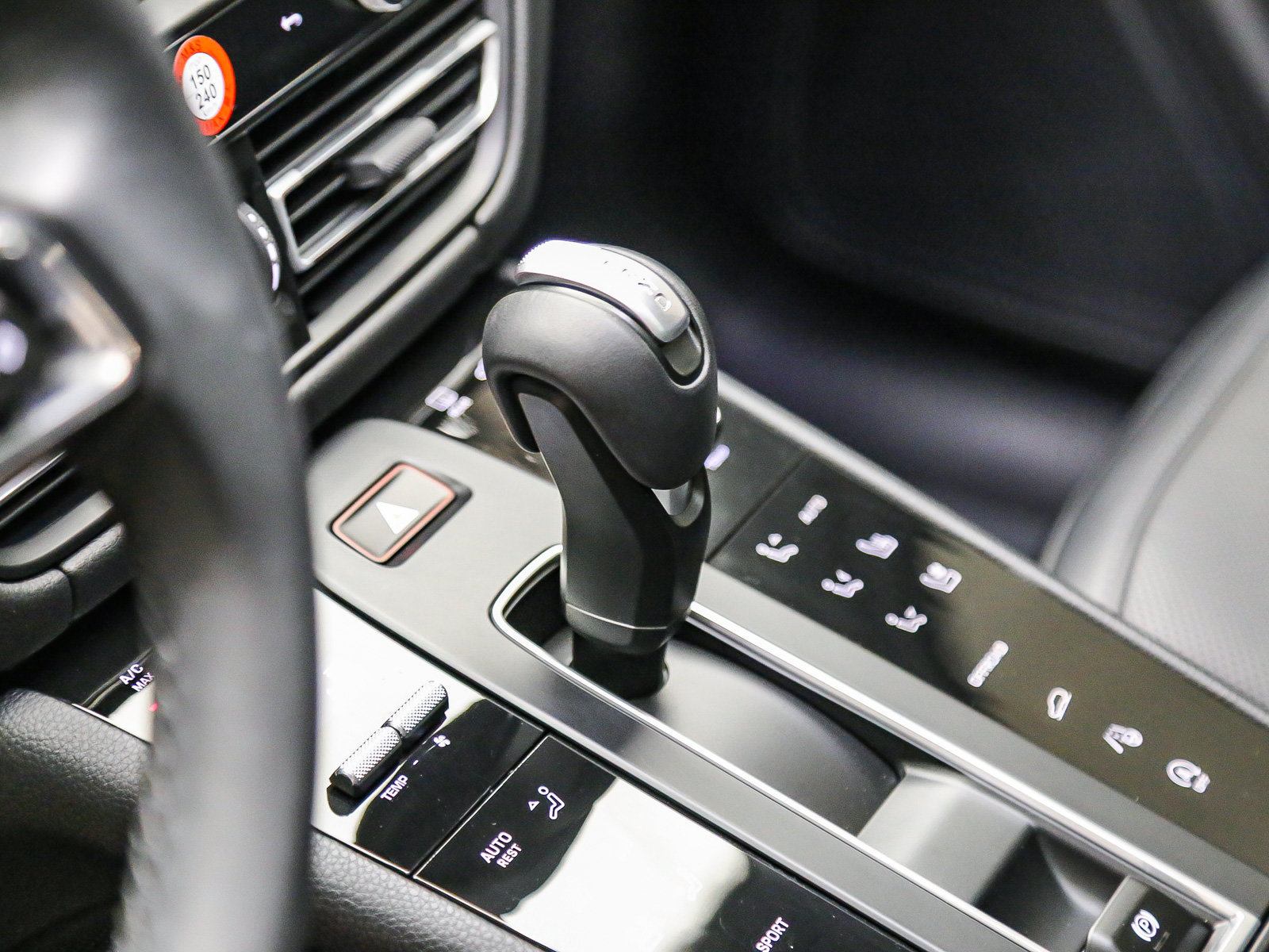 Certified 2026 Porsche Macan AWD/4WD image 24