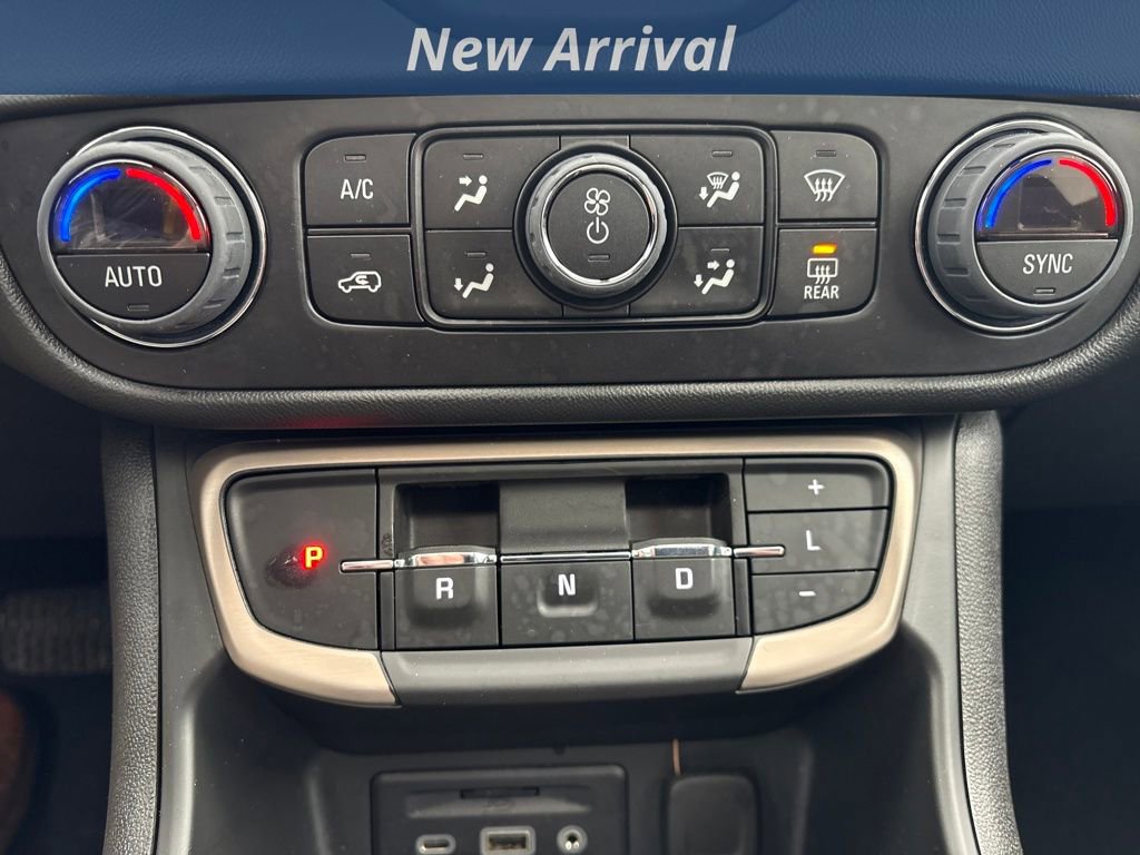 Used 2023 GMC Terrain Denali w/ Black Diamond Edition image 8