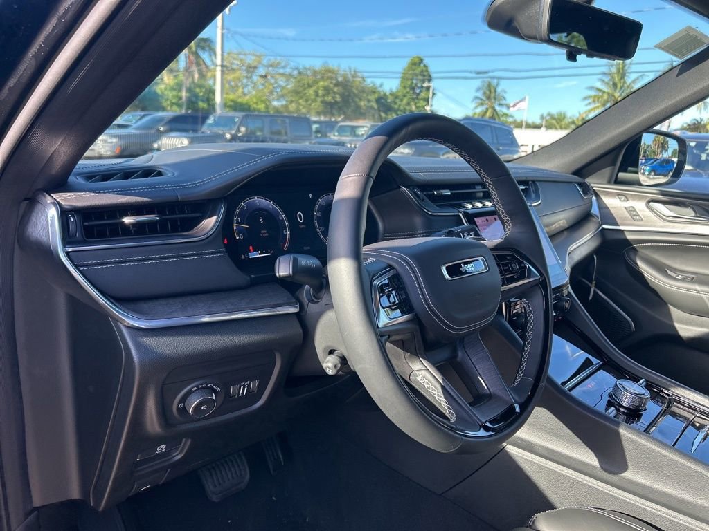 New 2025 Jeep Grand Cherokee Overland image 10