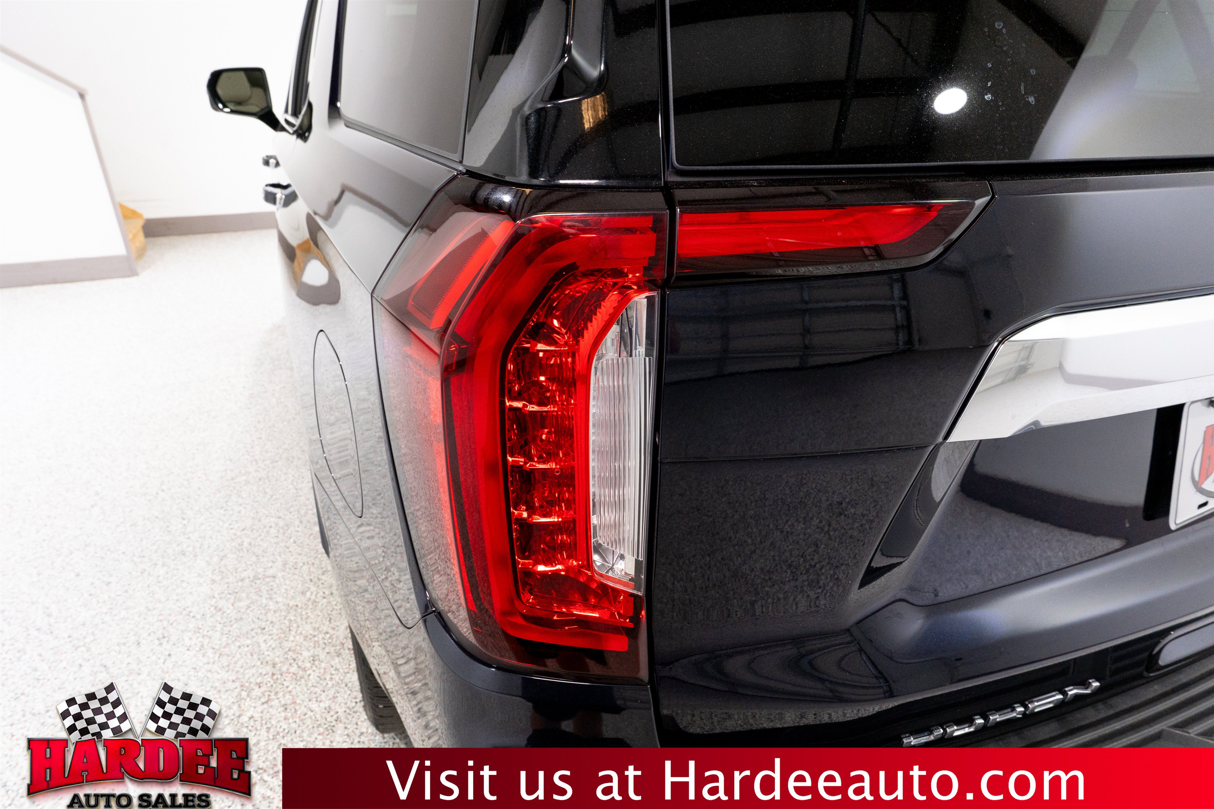 Used 2023 GMC Yukon Denali AWD/4WD image 9
