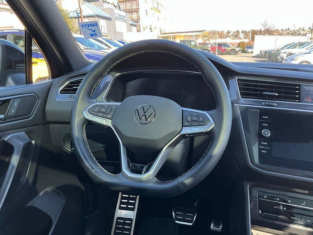 Used 2023 Volkswagen Tiguan SE R-Line image 19