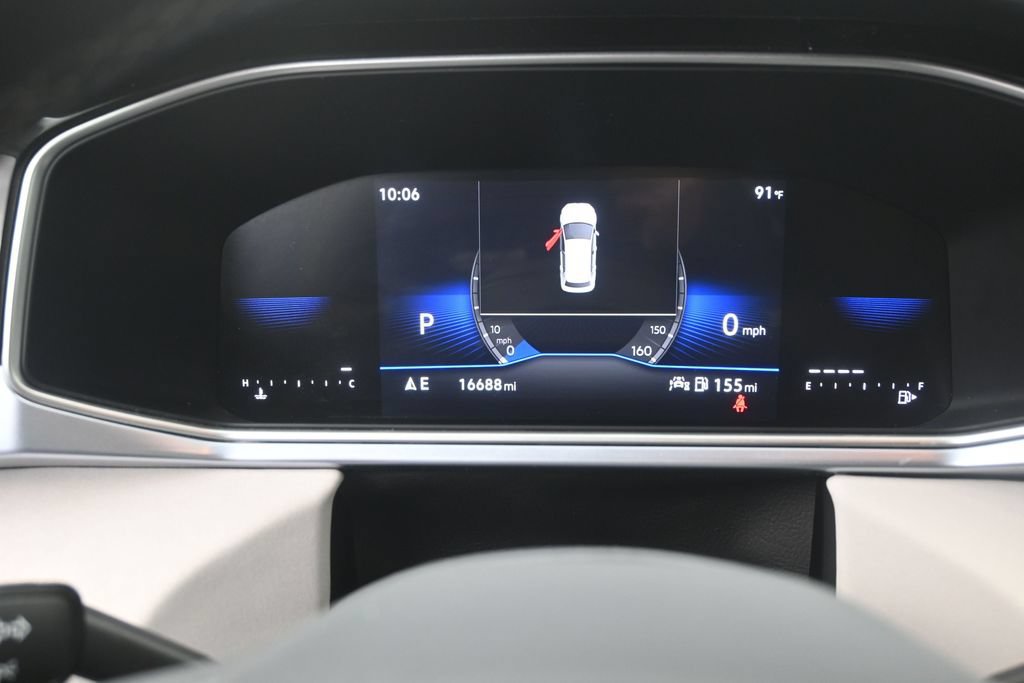 Used 2025 Volkswagen Taos SE FWD image 11