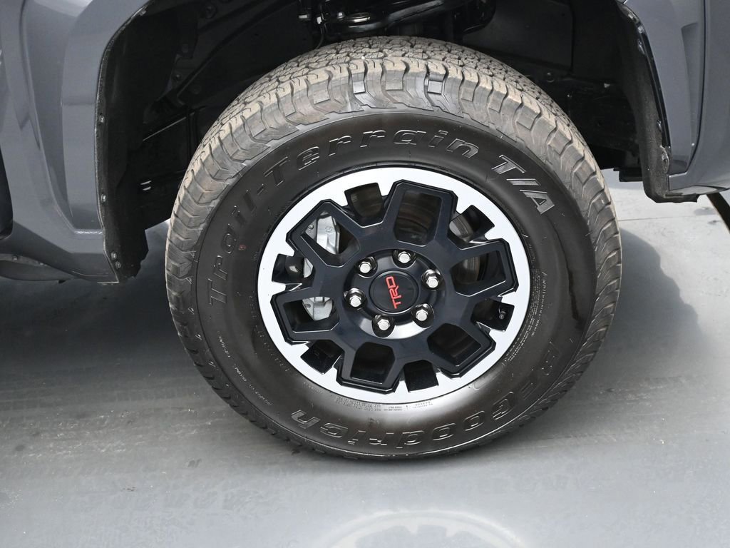 Certified 2025 Toyota Tacoma SR5 AWD/4WD image 37