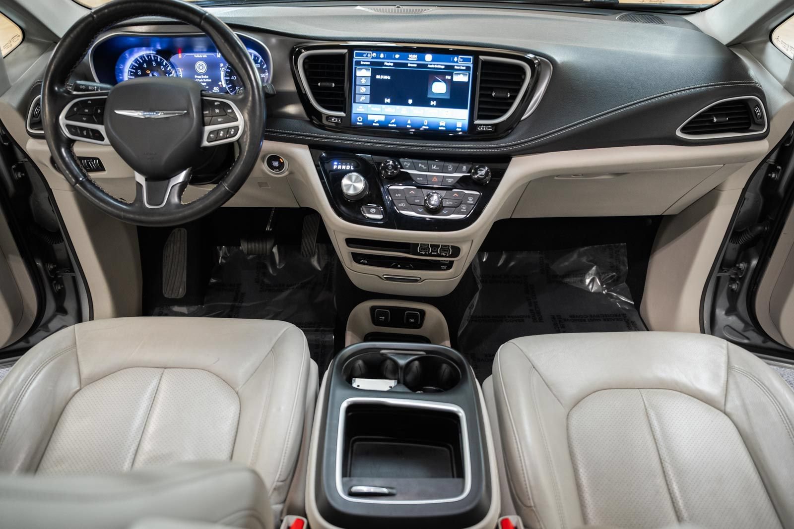 Used 2021 Chrysler Pacifica Touring-L w/ Uconnect Theater Family Group FWD image 25