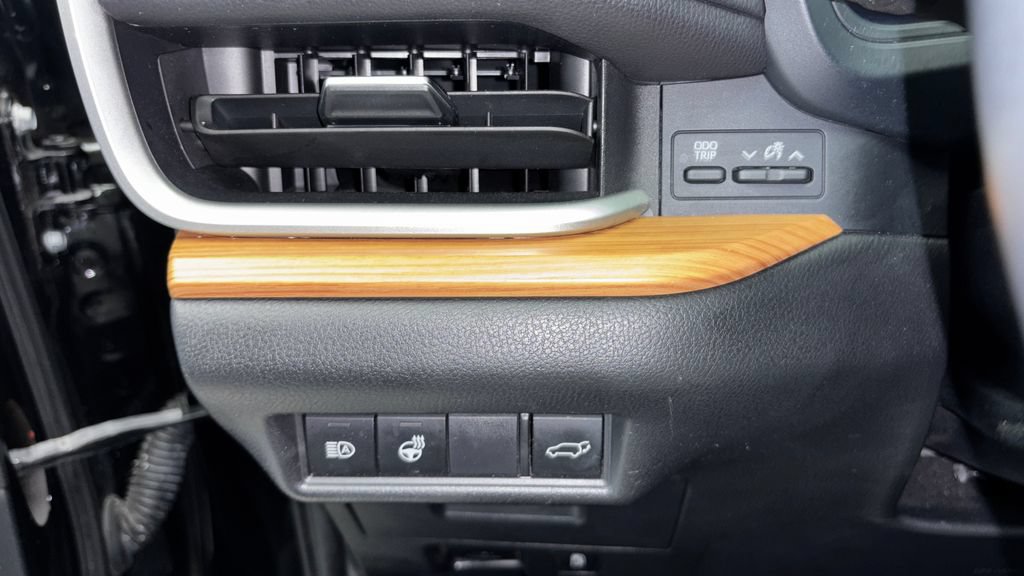 Used 2024 Toyota Grand Highlander AWD image 16