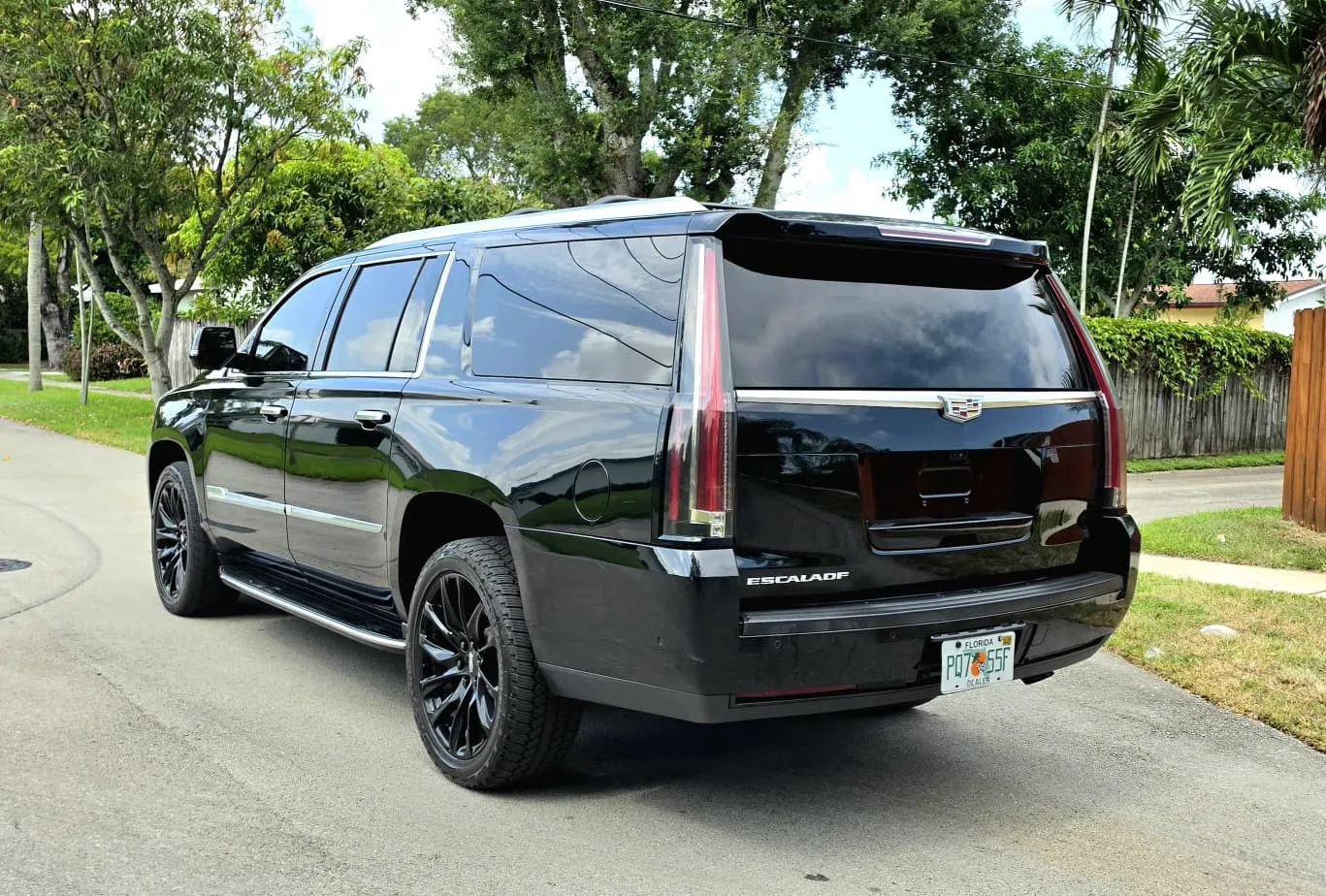 Used 2017 Cadillac Escalade ESV Luxury AWD/4WD image 16