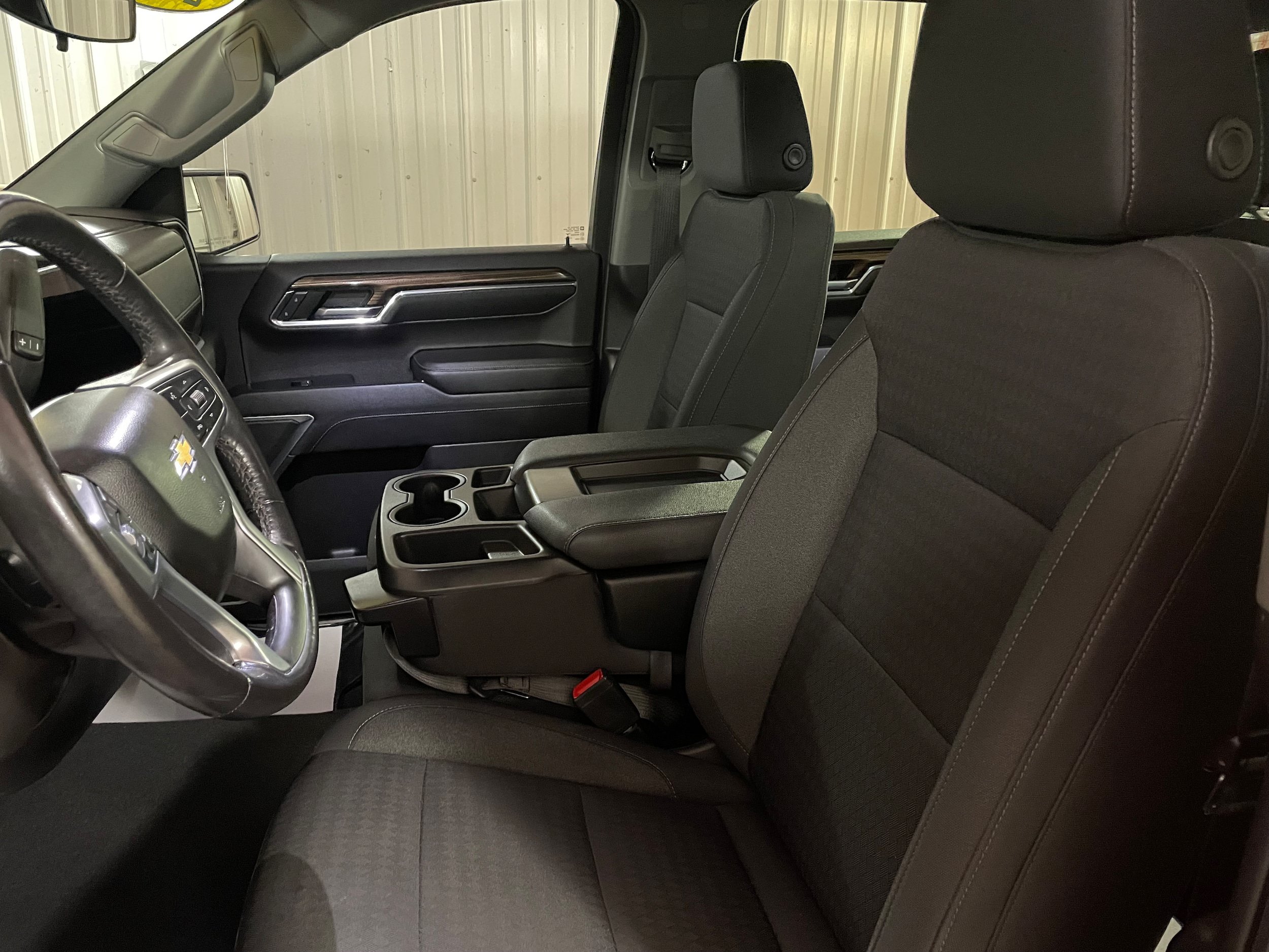 Used 2022 Chevrolet Silverado 1500 LT AWD/4WD image 15